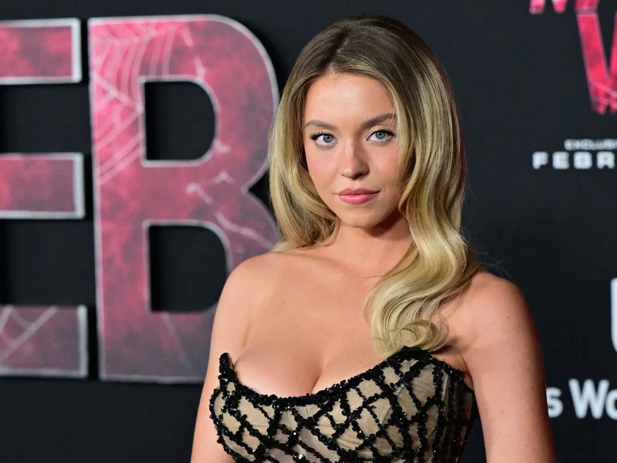 barstoolsports's tweet photo. Sydney Sweeney Says She Needs 2 Hours Of Sleep A Night And Has Never Tried Coffee https://t.co/yJXBKVde3K https://t.co/xKTicftUG7