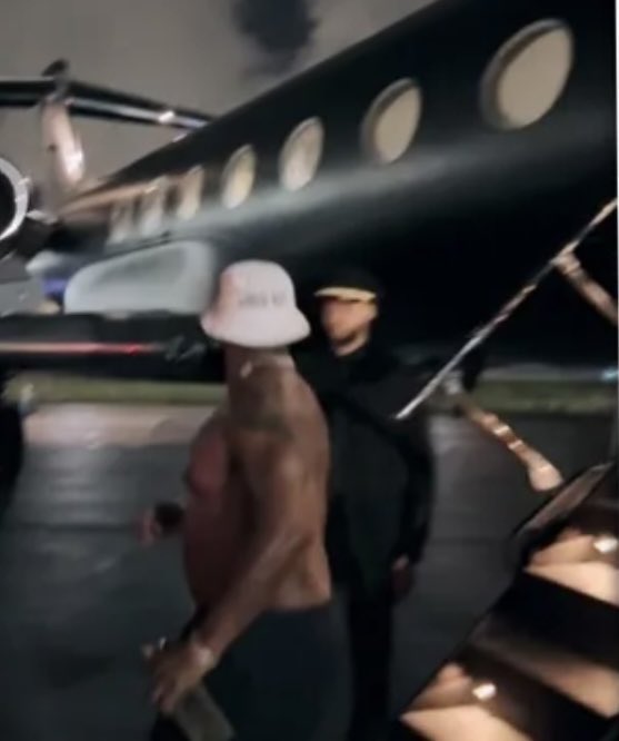 keksgatsteeze's tweet photo. Damn Diddy! Really bursted meek mill’s ass for real 😳😳😳😳 https://t.co/MVfdLnigL7