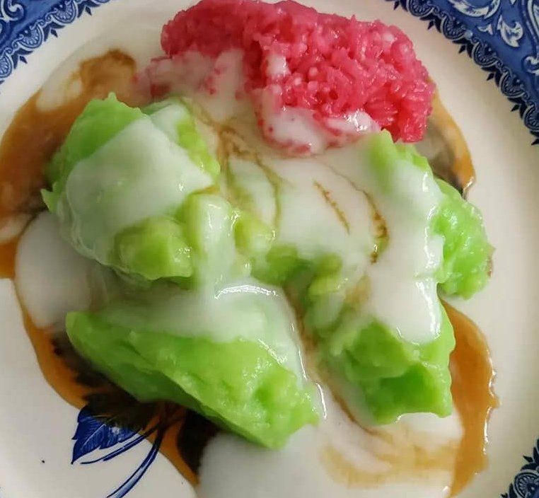 KUIH LOMPAT TIKAM...Waduh...ptg ni pekena ni.Lama betul tak merasa, maklumlah di KL ni susah nak dapat yg 'pure'!Buat sendiri, manis lemak masin sendiri yg atur!Masa berbuka tak lah byk tp lepas Tarawih pekena sekali lg. Memang padu!Anda?