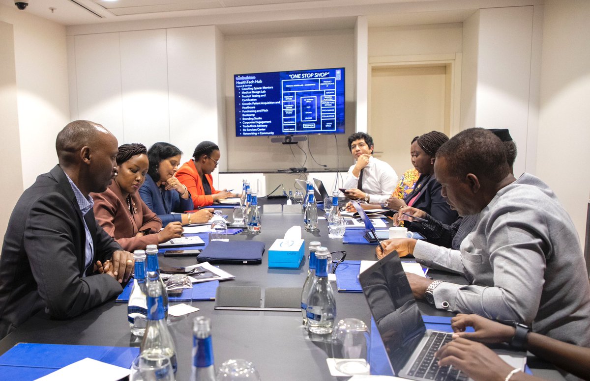 This Afternoon, Hon. @MusoniPaula met with H.E. @ProfOsinbajo , @RedkarVarsha and Hon. @nsanzimanasabin to discuss the implementation of the health tech hub initiative, under the Timbuktoo Africa Innovation Foundation.