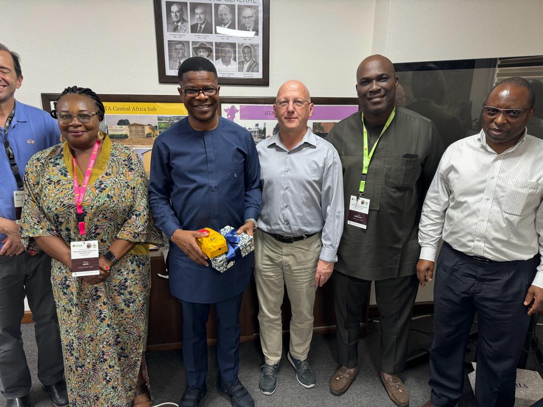 Today, the Executive Director, Prof @cegesi met with the Director General @Cipotato, Peru, Dr Simon Heck at Ibadan where they had discussions on strategic and effective partnership between the two institutes under the TRANSFORM initiative of the CGIAR-NARS collaboration. 1/