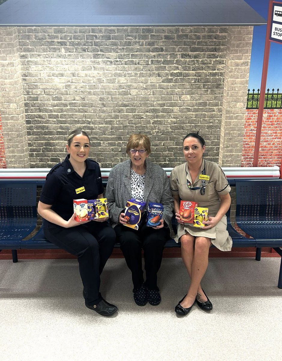 Thank you so much for our Easter Eggs! Our patients love them🐣💛 @DGNHSCharity @DGFT_PTEX @DudleyGroupNHS @DudleyGroupCEO