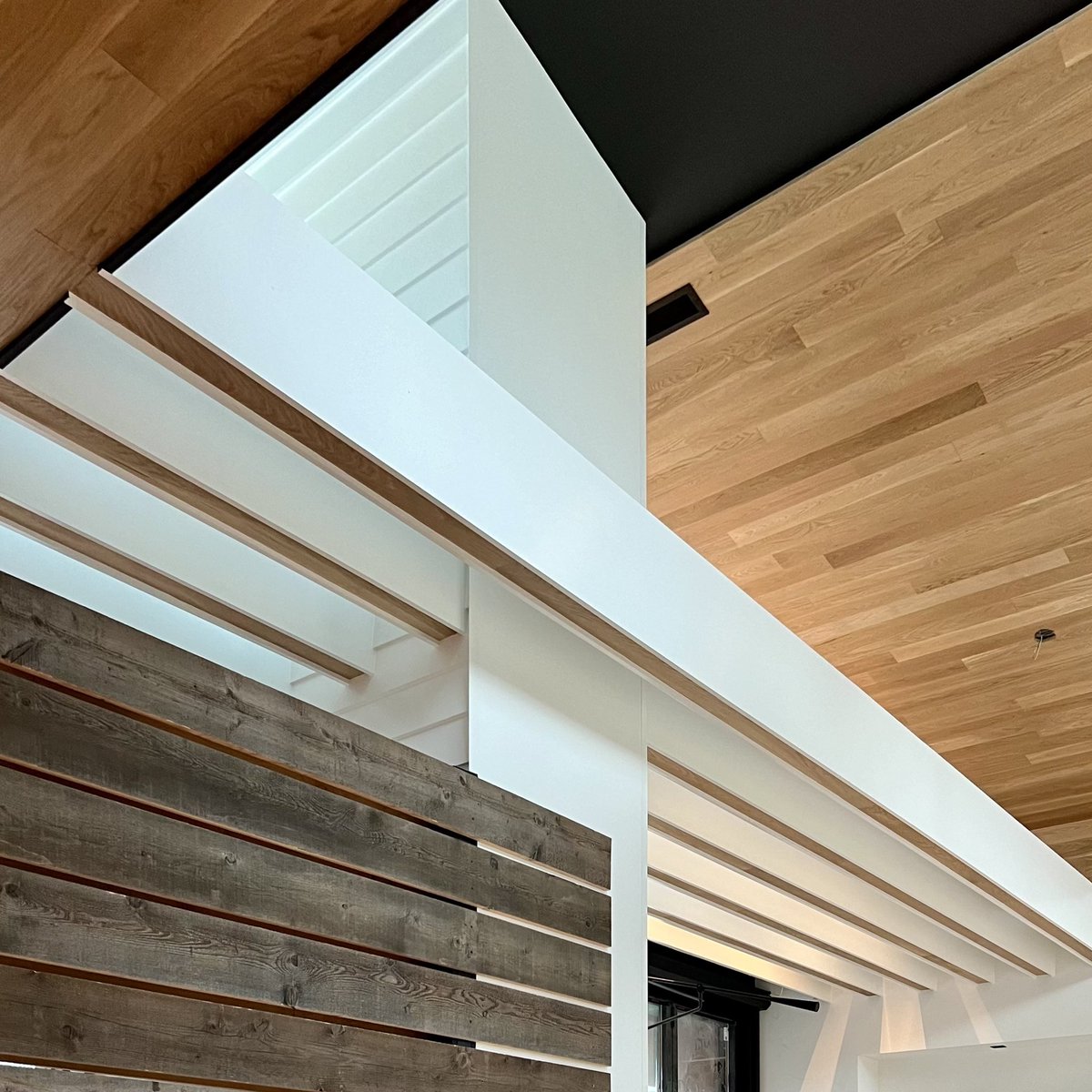 This sewing pattern ain’t for the faint. It needed the crack building team of Spoke & Hammer to execute! We’ll suggest to our clients not to look up. They might get dizzy.
..
slideshow: #cohendavisresidence #ceiling #ceilingdesign #modernhome #modernhomes #modernhouse #luxuryhome