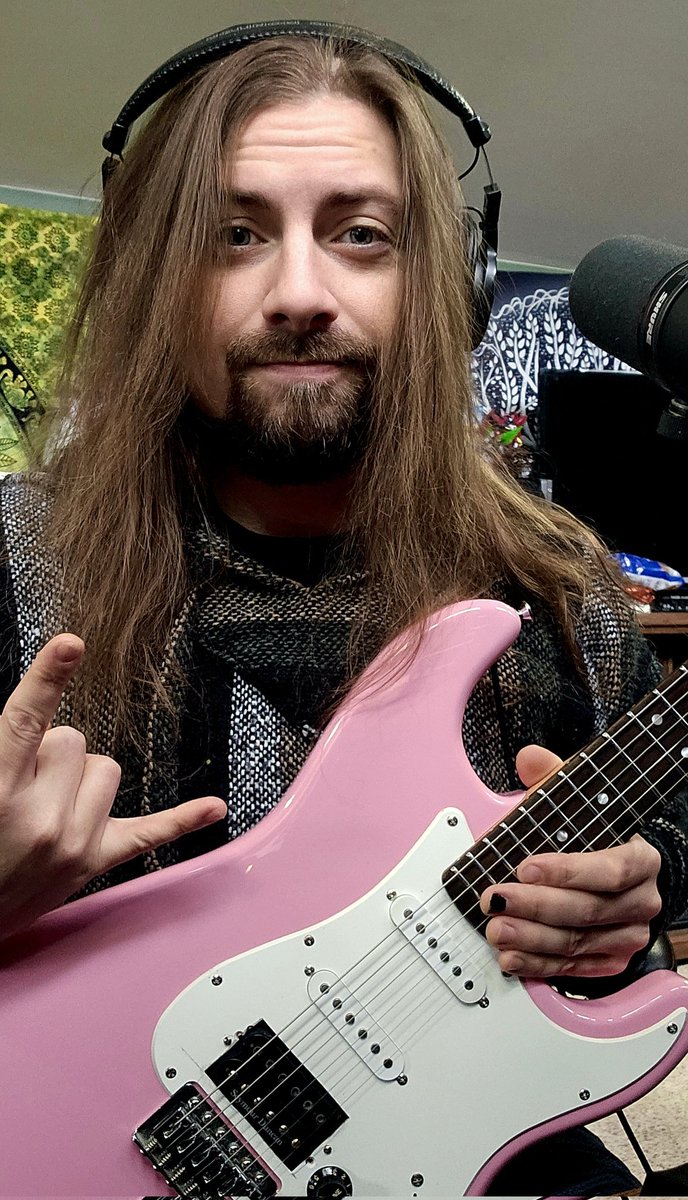 Going live now on Twitch.tv/ebx_jonny to play some chill guitar jams, come hang out and enjoy the music