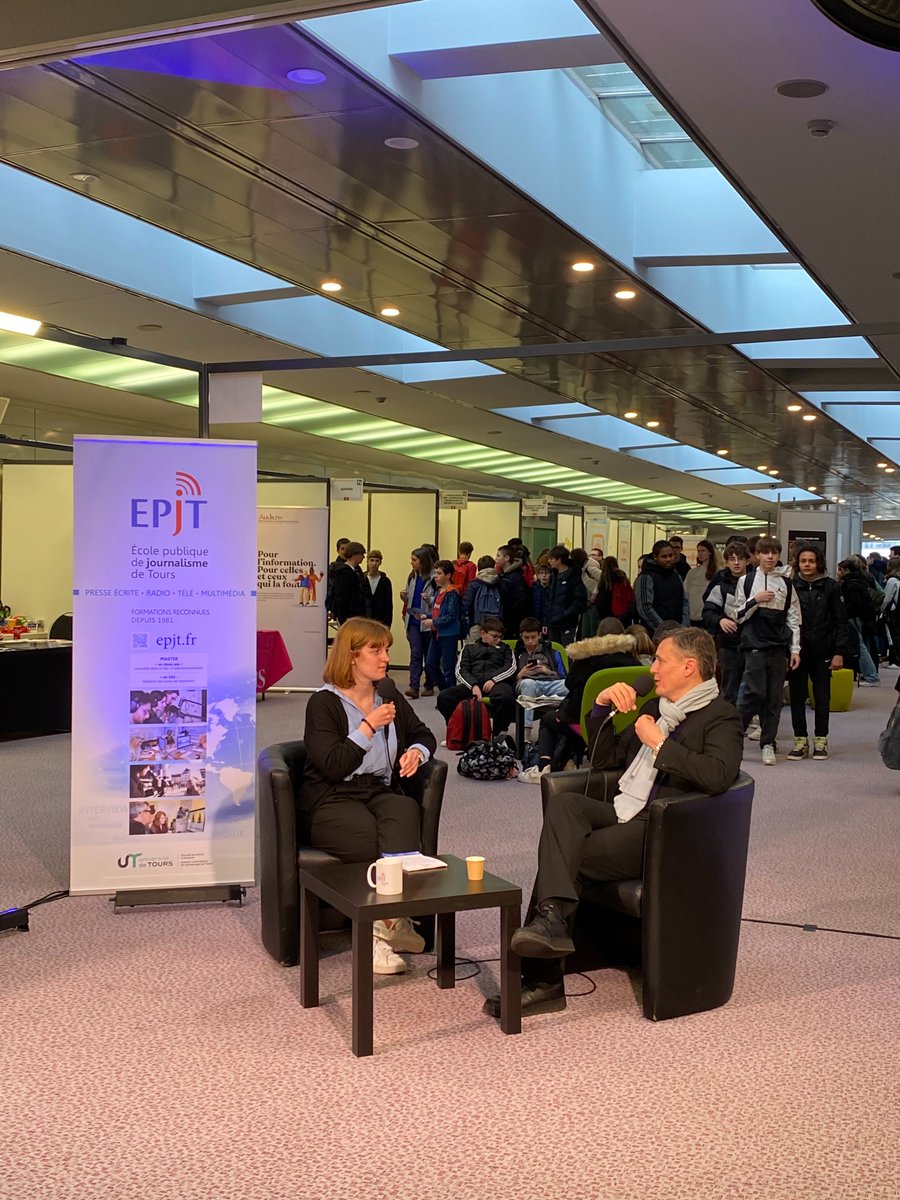 CFImedias's tweet photo. 🔵 @ThierryVallat, PDG de CFI, présente l'agence aux étudiantes et étudiants de l'École Publique de Journalisme de Tours (EPJT) lors de la 17e édition des Assises Internationales du Journalisme de Tours.

#CFImédias #ProjetEnAction @LesAssises https://t.co/kLir0zyYXP