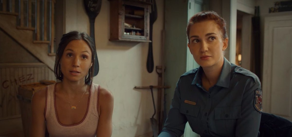 WynonnaEarpPod's tweet image. It was 3 years ago today that #WynonnaEarp "Life Turned Her That Way" (4x10) premiered.  

We get an intervention, a HUGE Earp sister fight 😭, Jolene's back...WTF 🤬, RIP Casey, Waverly vs Jolene, Wynonna picks Cleo?, Dark Angel Waverly😲!  

OMG, what an episode!