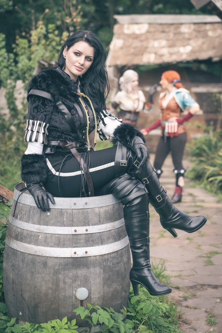 Thinking about that unicorn ? 

Triss: @Leah_Obscure 
Ciri: @gumihohannya https://t.co/ZSoGLCEJBH