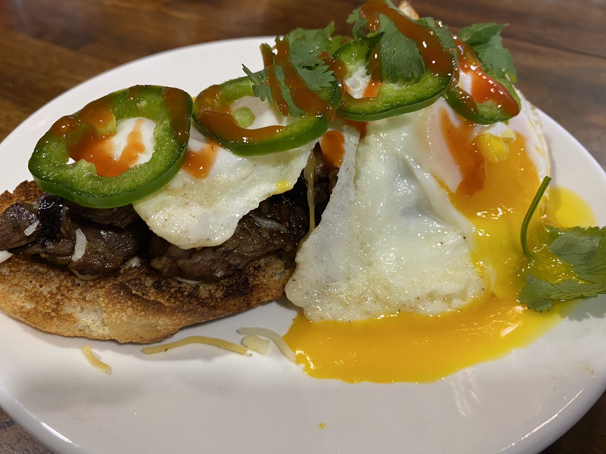 Of course I had to do a B-fast samminch with the yummy steak I had!! Calling this the Breakfast 
Banh-Mi! 🤩🤩🤩Delicious! #DanasDiner