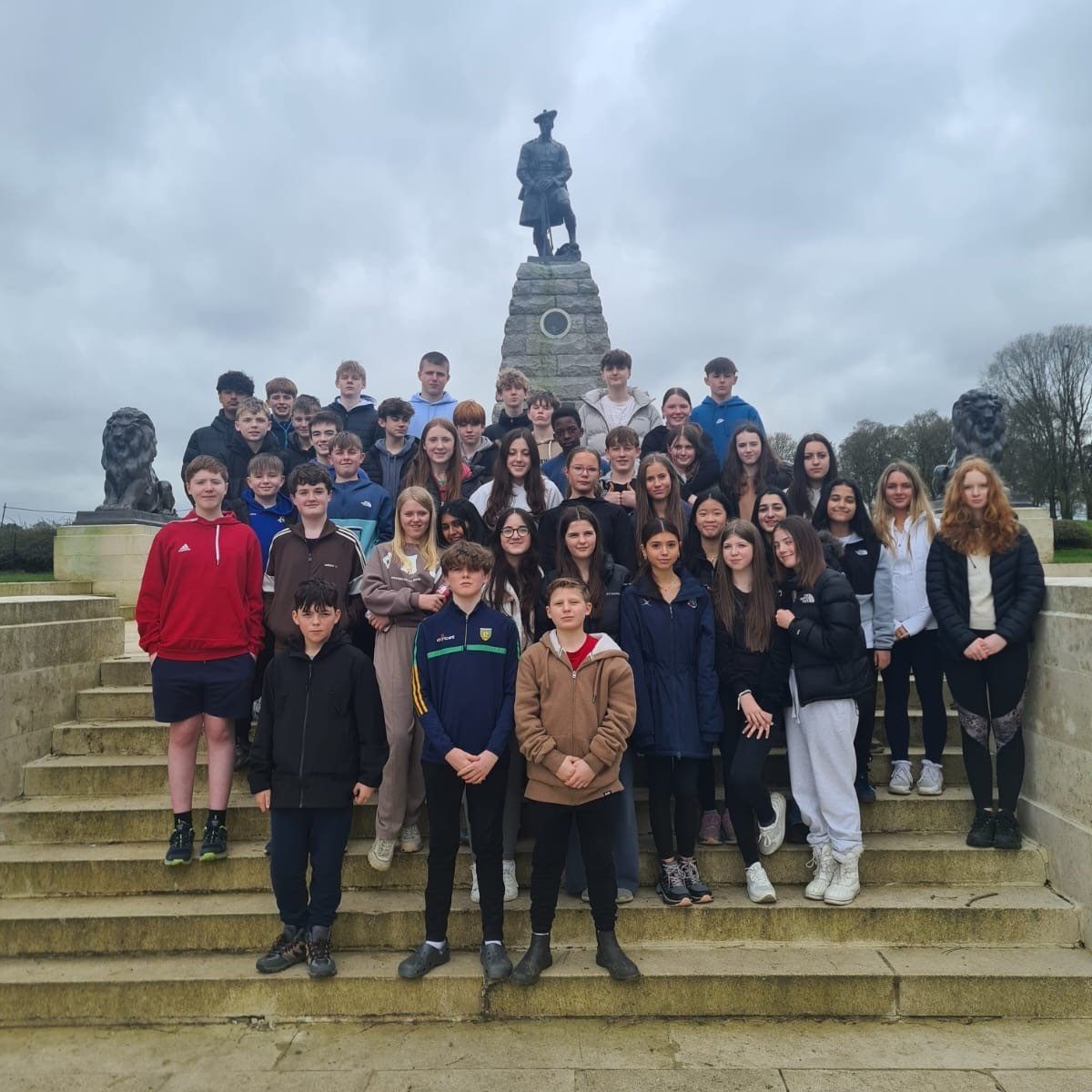 A busy day for our Y9 Battlefield tourists, starting at the Lochnagar Crater before visiting the Thiepval Memorial to the Missing, and The Newfoundland Memorial Park with it's Highlander statue. An amazing learning experience. #WW1 #TheSomme