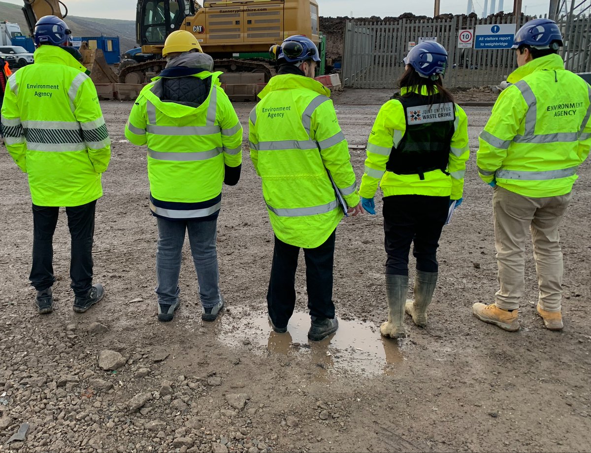We’re with @JUWC_WasteCrime and partners in a proactive operation at a #Hartlepool landfill to stop and check lorries and #waste carriers. Investigations at the landfill are also being carried out to check they are operating within their environmental permits.