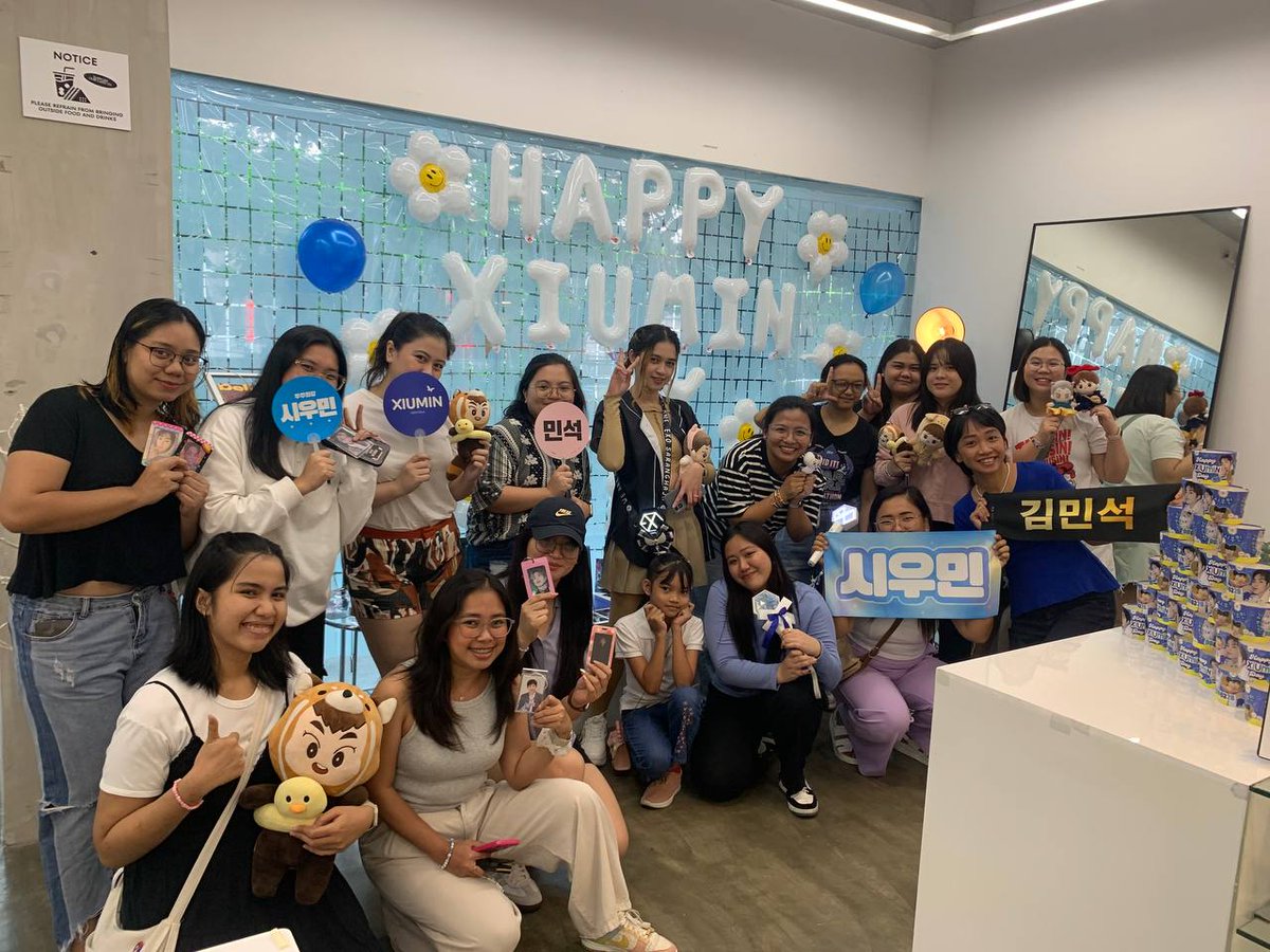 HAPPY XIUMIN DAY! 🎉💙

Thank you everyone for celebrating this special day with us 🫶
@teamxiuminph @cafe408_ 

@XIUMIN_INB100 WE LOVE YOU!

#SpringFairyXiuminDay
#HAPPYXIUMINDAY
#326배_더사랑받을_시우민의_생일날