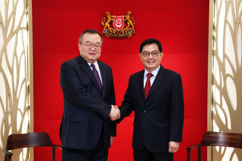 Minister of the International Department of the Communist Party of China Liu Jianchao called on DPM Lawrence Wong and DPM Heng Swee Keat today. Read more: go.gov.sg/ljcvisit260320…