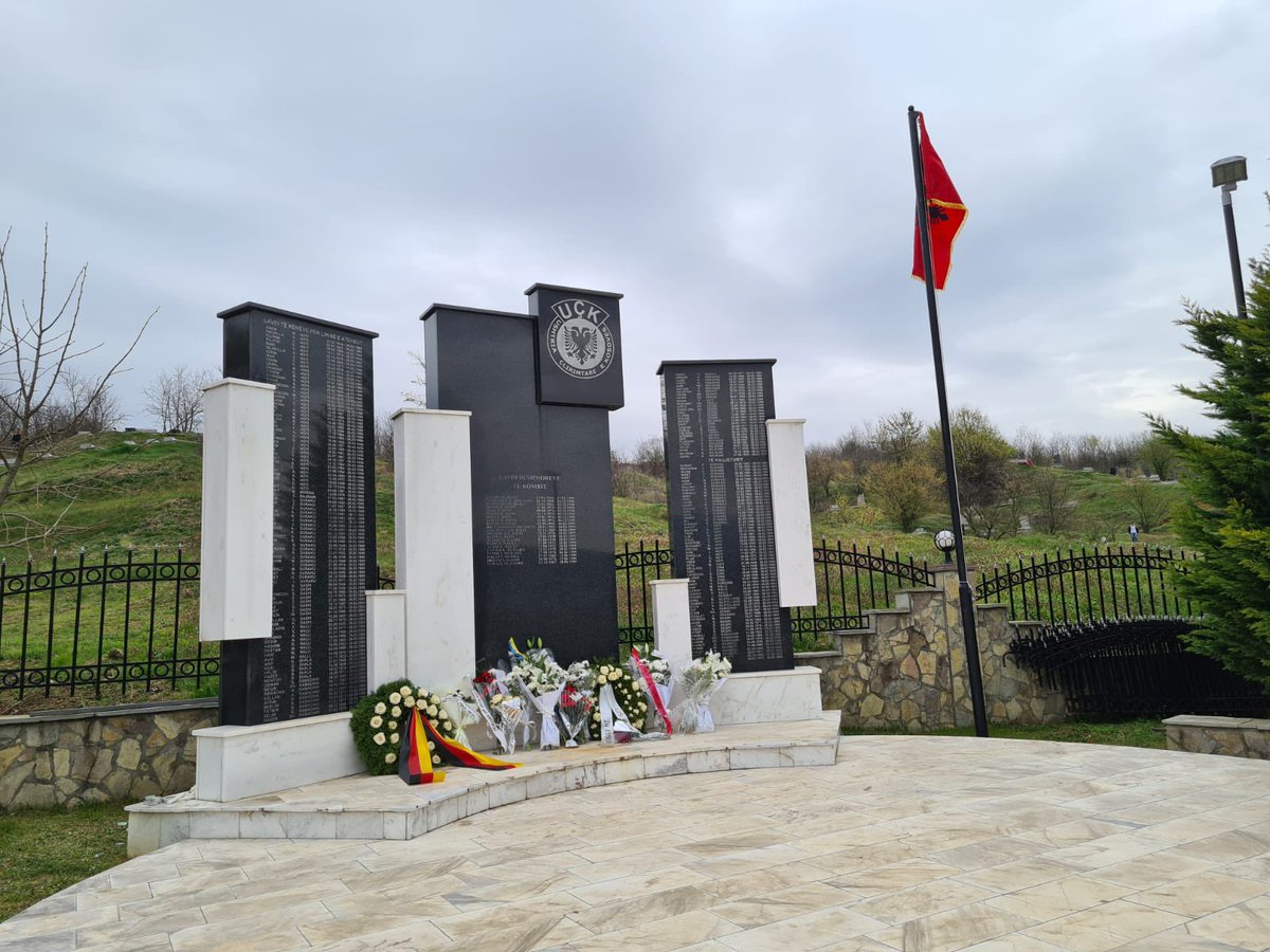 On the 25 anniversary of this heinous crime by the Milosevic regime we remembered together the 243 victims of the Krusha e Madhe massacres @VjosaOsmaniPRKS @albulenahaxhiu_ @haradinajramush @vloracitaku @USAmbKosovo