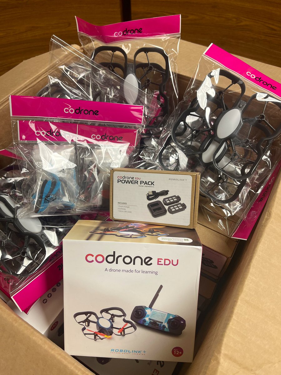 The #Drones arrived today! Hoping all @ExploreJCPS Engineering Teachers will come #Discover #ThePossibilities @KammererCubs! @Ballard_AofL @JCPSDigIn