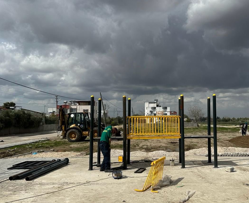 Emek Mahallemizde park inşaatımız başladı! 

Yeşilin ve oyunun buluştuğu bu yeni alanla, çocuklarımızın sağlıklı gelişimine destek olmaya devam ediyoruz. #Parkİnşaatı #SağlıklıYaşam #YeşilAlanlar
