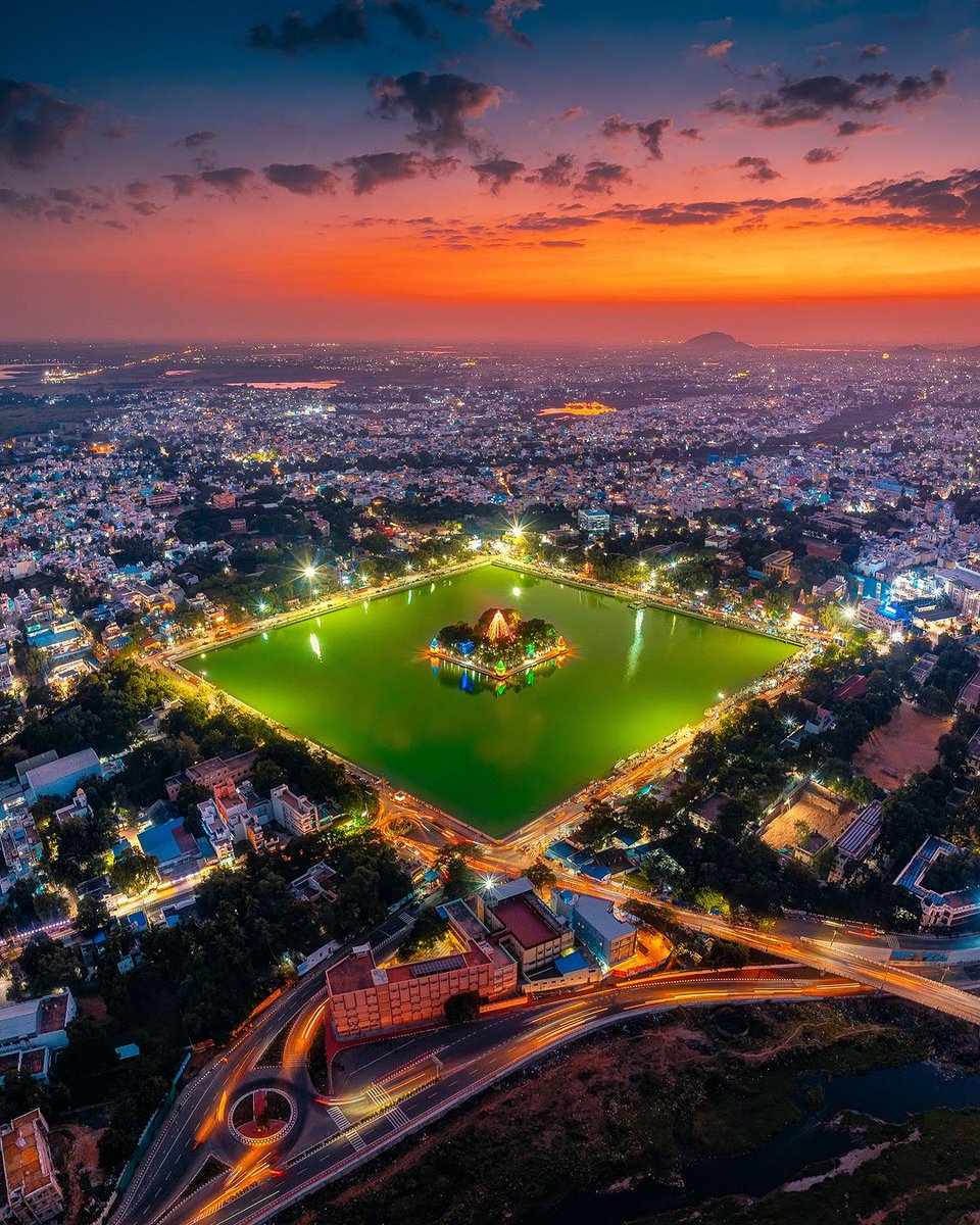 Lose yourself in the city, find yourself in this temple’s tranquility. 📍 Vandiyur Mariamman Teppakulam, Madurai #Repost from Shantha Kumar N | Instagram 📸 #NatGeoTravellerIndia #NGTI #India #Madurai #Temple #Evening #Sky