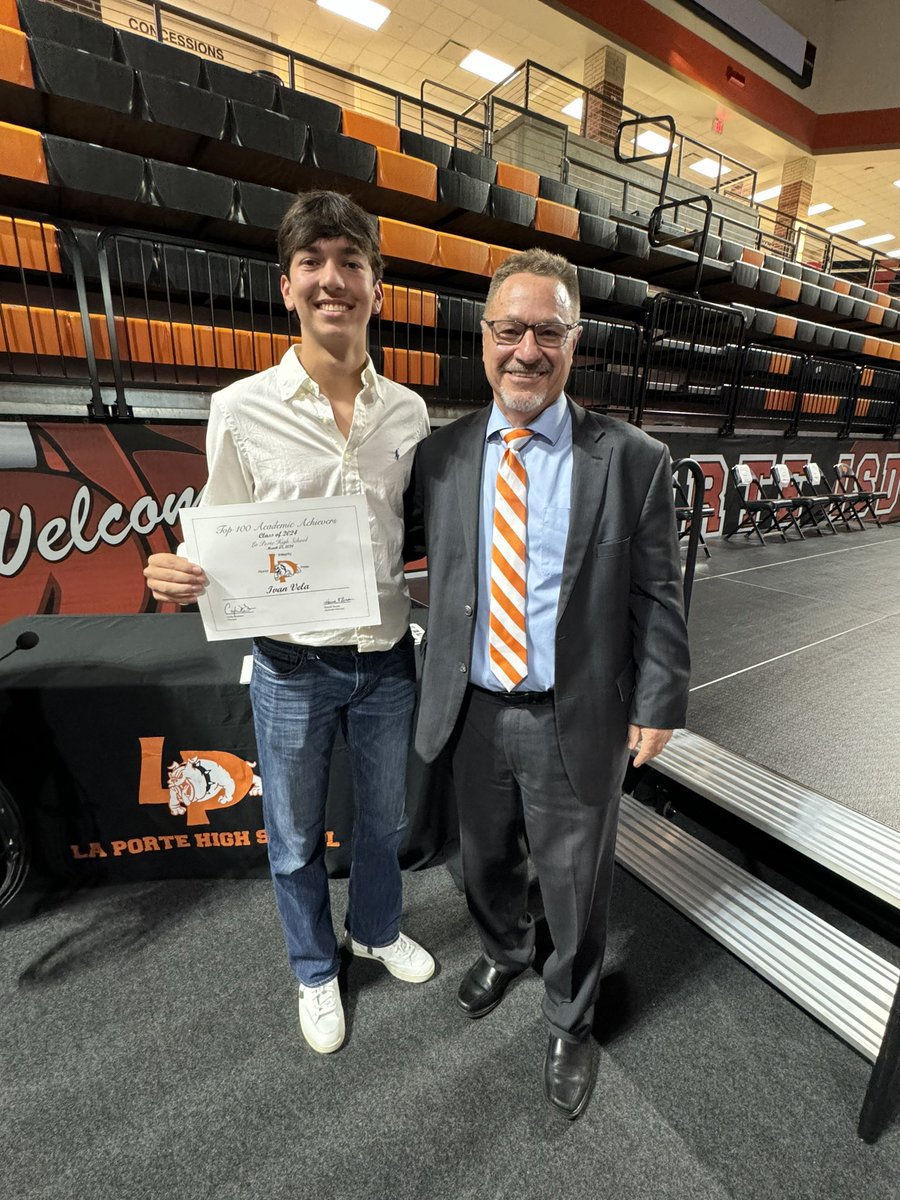 Lily Vela tweet media