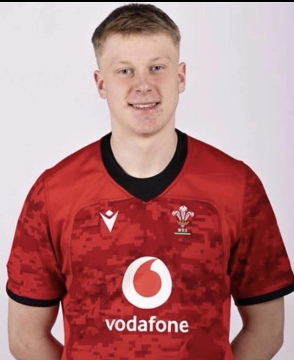 AddGorffGwyr's tweet photo. Llongyfarchiadau mawr i Lewis Edwards am gael ei ddewis i garfan rygbi Cymru o dan 18 ar gyfer pencampwraieth Y 6 gwlad yn yr Eidal. 
Bydd yn chwarae Lloegr, Portiwgal a Ffrainc a bydd y gemau yn fyw ar sianel YouTube y WRU. 
Pôb lŵc Lewis, mae’r ysgol yn browd iawn ohonot 🏉💪🏴󠁧󠁢󠁷󠁬󠁳󠁿 https://t.co/uLwAMWd8Sd