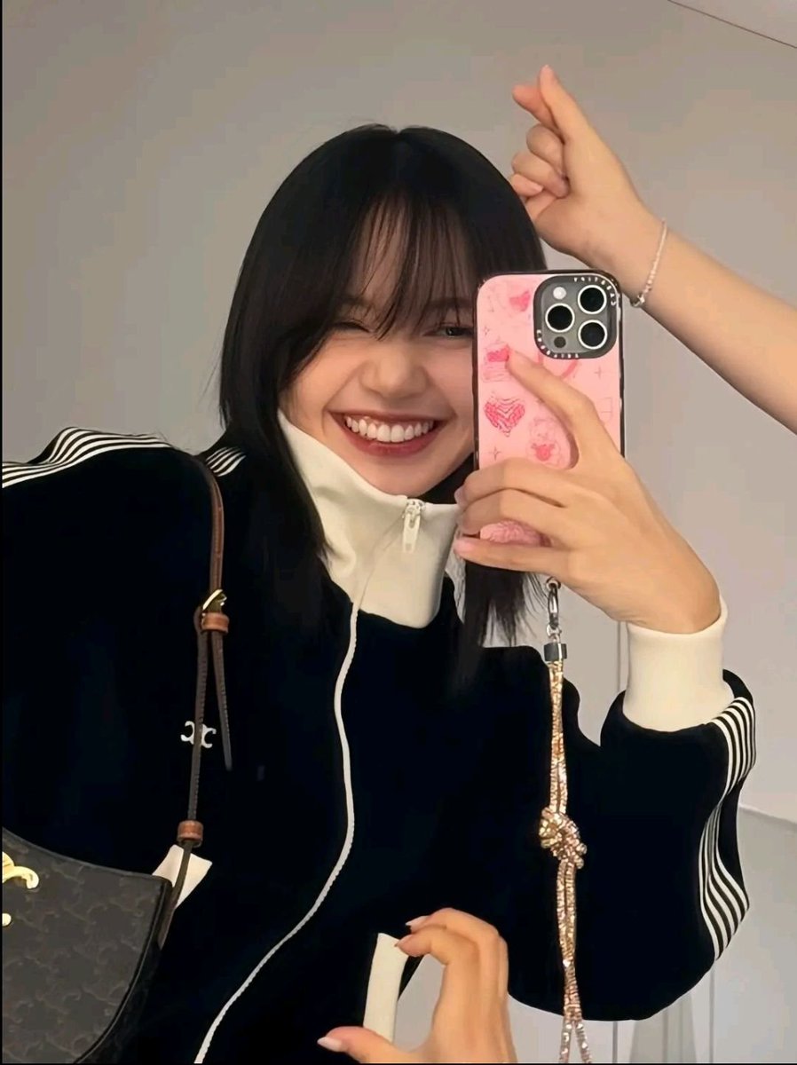 MYJENNIE_TH's tweet photo. แ��ปปี้เบิร์ดเดย์น้าา 🎂
ขอให้หนูสุขภาพแข็งแรง ยิ้มเยอะๆ มีแต่เรื่องราวดีๆเข้ามาในชีวิต มีคนรักหนูเพิ่มขึ้นอีกเยอะๆ ได้ทำในสิ่งที่หนูรัก ได้กินของอร่อยๆเยอะๆ  คอยสนับสนุนหนูอยู่เสมอน้าา ❤️

HAPPY LISA DAY 
#Chapter27WithLalisa 
#AllRounderLisaDay 
#에브리원_사일런트_오늘은_쁘탄절 https://t.co/74Y5wcoo8x
