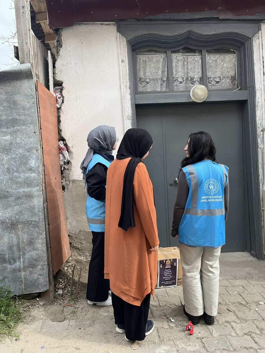 Yurt Müdürlüğümüzdeki Gönüllü Öğrencilerimiz ve Personelimiz ile birlikte Ramazan kolilerimizi ihtiyaç sahiplerine ulaştırdık.
Herkese Bereketli, Sağlıklı, Hayırlı Ramazanlar 🌙 

📌Meriç Öğrenci Yurt Müdürlüğü

#yurdumdaramazan 

<a href="/OA_BAK/">Dr. Osman Aşkın Bak</a> <a href="/selimakGSB/">Selim AK</a> <a href="/arzum_bulduk/">Arzum Bulduk</a>  <a href="/EdirneKYGM/">GSB Edirne Yurtları</a>