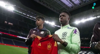 RedeTV's tweet photo. HOJE TEM BRASIL X ESPANHA!!
O jogo é um amistoso em prol da luta contra o racismo.
Quais suas apostas?

- Oferecimento Betsul!

#qualemore #ivanmore #betsul #vinijr #espanha #Brasil #amistoso https://t.co/8dU1cvInY1