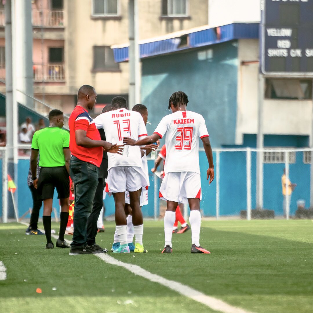 Rangers_Intl's tweet image. Nwanne, this match no be beans at all, Small small, make we sip water,
Carry small advice, make we 4 they reason well.😀
Because sometimes, people wey dey for theater, dem dey see better pass the actors.🤷🏽‍♂️

#LifeLessons #SmallAdvice #ThinkDeep 
#HistoryTogether #NeverSayDie