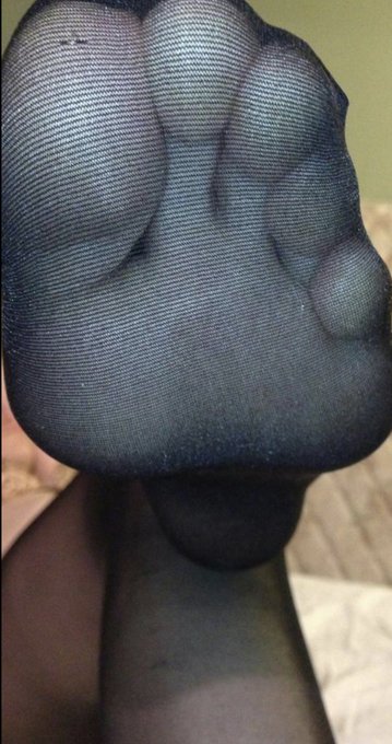 Let @diamondanii soles control your mind. Come closer and worship the high arches and perfection of Her<a class="tags" href="/tag/diamondanii">@diamondanii</a>