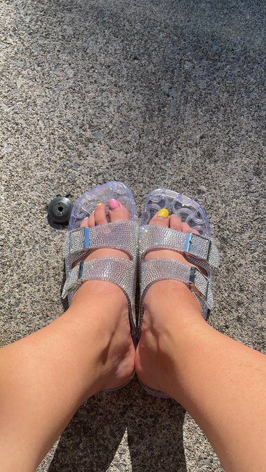 Let @diamondanii soles control your mind. Come closer and worship the high arches and perfection of Her<a class="tags" href="/tag/diamondanii">@diamondanii</a>