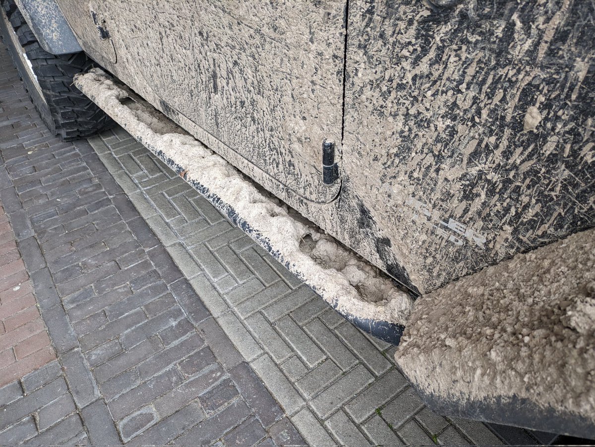 springelkamp's tweet photo. Kijk. Een Jeep die wordt gebruikt zoals hij bedoeld is. Modder, zand en viezigheid. Beste optie die je kunt krijgen. https://t.co/O3KrlYZ64c