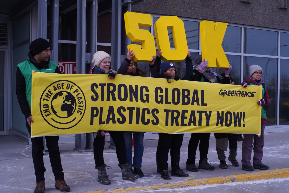 📣Today, we're delivering this message in a bottle to @s_guilbeault on behalf of ~50k Canadians, calling for a robust Global #PlasticsTreaty! As host of #INC4 negotiations, Canada must raise ambition & champion cuts to plastic production. Add your name: act.gp/4a8Vjfg