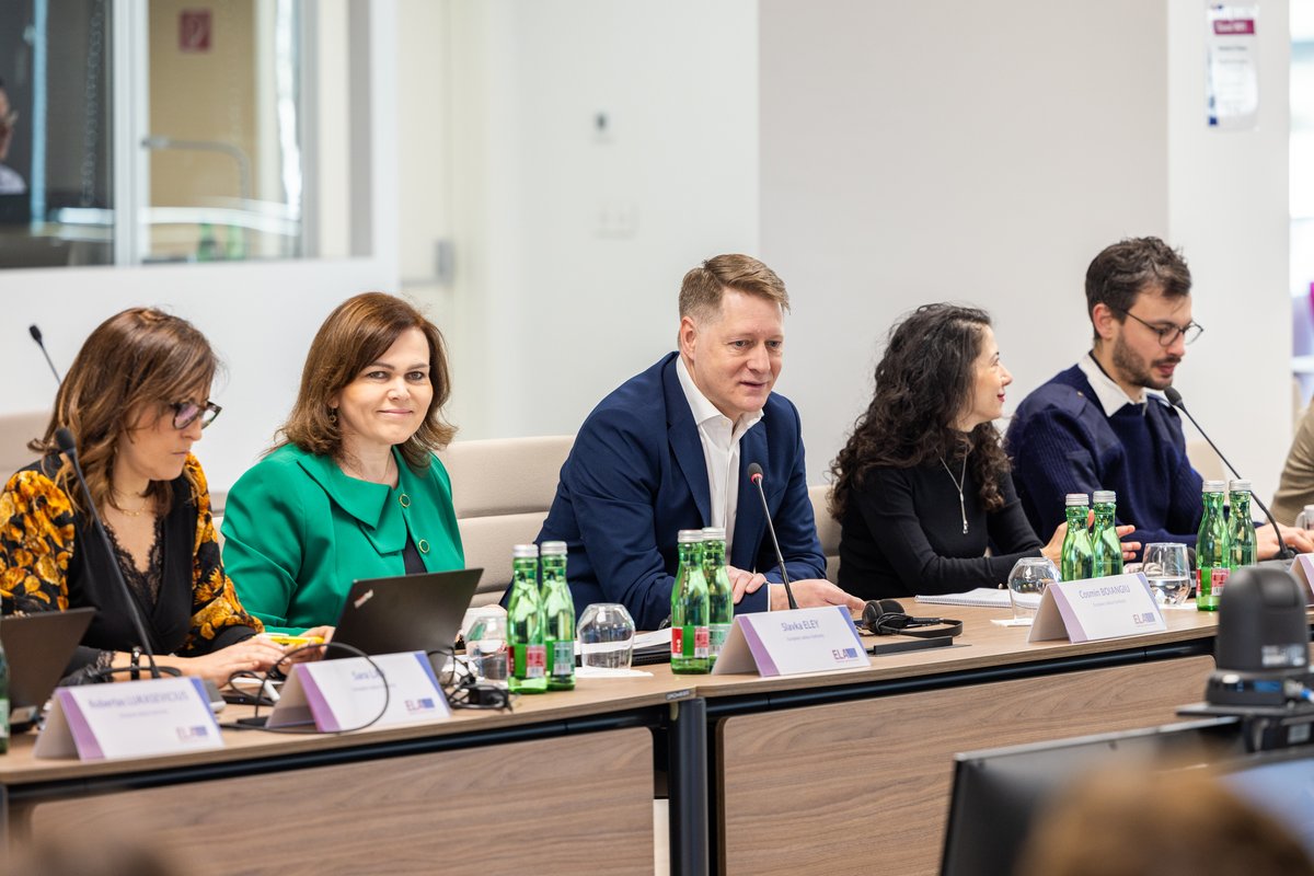 👷🏻🏗ELA organised a workshop today with social partners &amp; Member States. We talked about our activities, shared experiences &amp; listened to ideas on how to collaborate to improve the #WorkingConditions in the #ConstructionSector

More on #EU4FairConstruction europa.eu/!Bc7Gxr