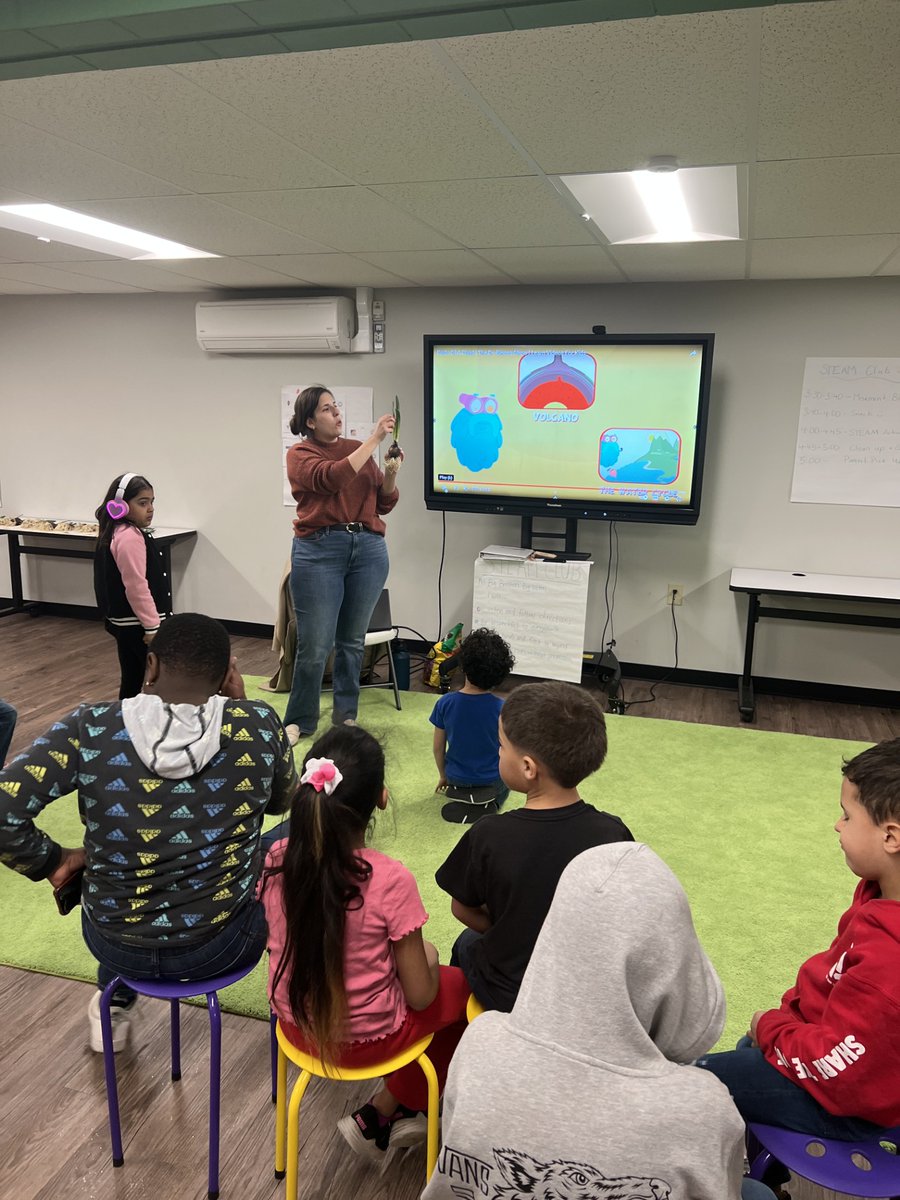 STEAM Club is a small group mentoring program for youth in 1st -5th grades where students enjoy engaging in fun Science, Technology, Engineering, Art and Math activities. Volunteer for this fun and flexible program today! bbbslv.org/volunteer.html #tuesdaytalk #STEAM #bbbslv