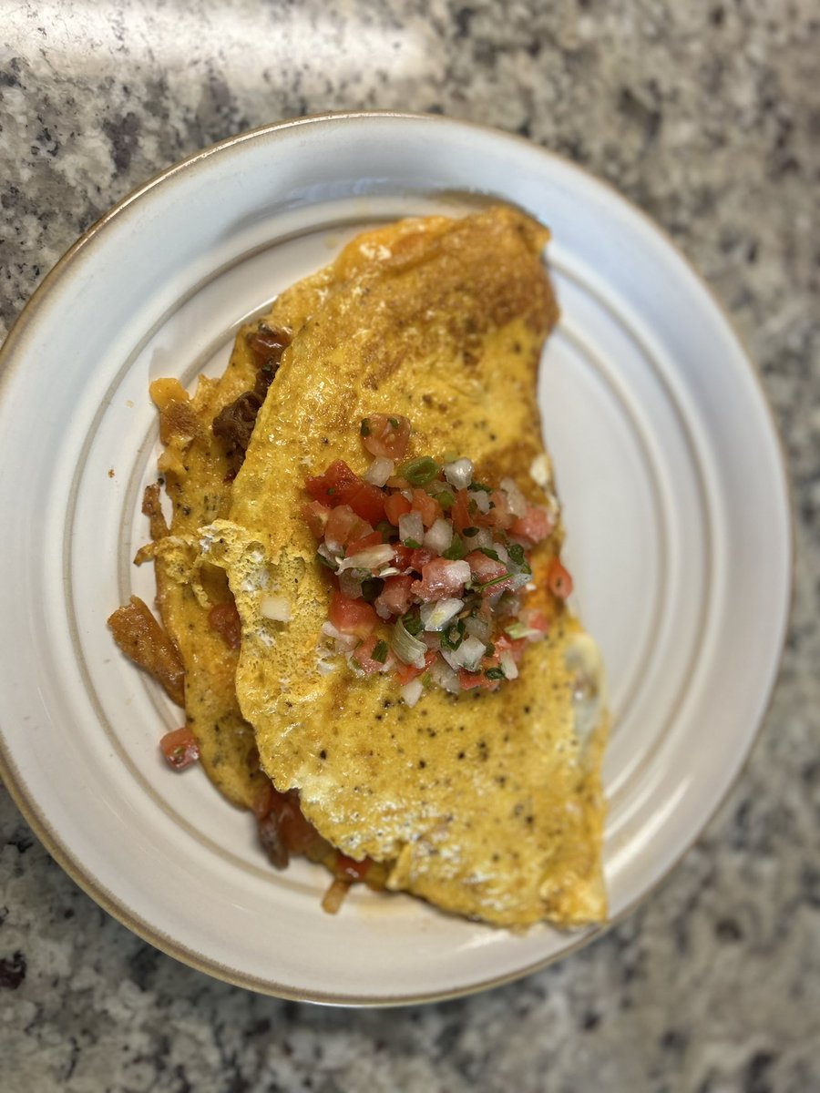 Doug_E_B's tweet photo. Man I threw it down smoked brisket omelette, and a nice glass of OJ!!
.
#DiningWithDoug #HomeEdition #ChefDoug #Breakast #Brisket #Eggs https://t.co/B7BYCJFu2q