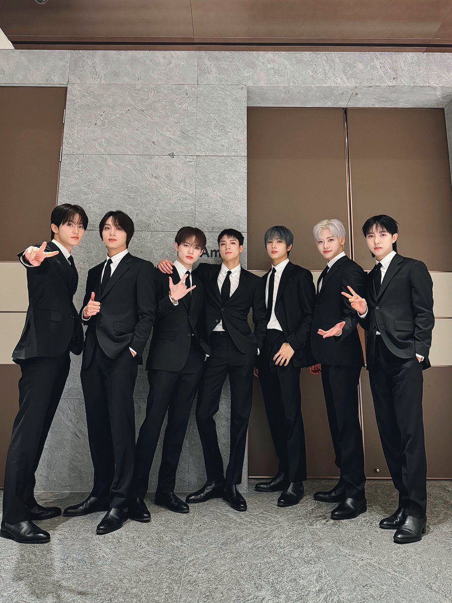 where seven is the real us! 7dream just being  the same way but in suit is the best thing czennies can see today. from the head to our toe, a dominant talks like never to surrounding!