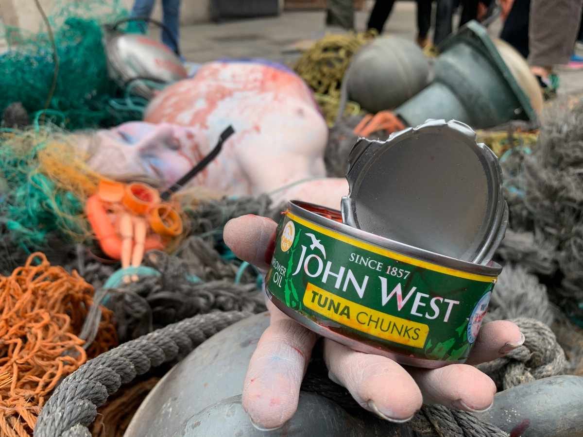 Tesco and @johnwest_uk publicly slammed for their role in devastating tuna #overfishing - ecohustler.com/technology/tes… @Tesco @oceanrebellion #Fish #Oceans #Wildlife #Animals @IridiumBoss @IridiumComm