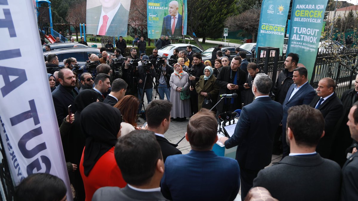 Çalışma ve Sosyal Güvenlik Bakanımız Sn. @isikhanvedat , Ankara Milletvekillerimiz Sn. @orhanyegin , Sn.@zeynepyildiztr , İl Yönetim Kurulu Üyesi Sn. @mehmetaktosun , İlçe Başkanımız Sn. @AKadirkarapinar ve Belediye Başkan Adayımız Sn @zafercoktan ile birlikte Keçiören Seçim