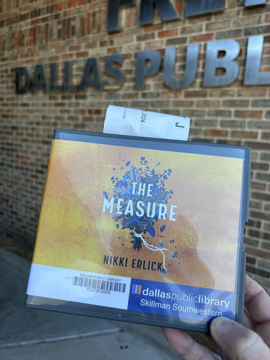 It’s not a yellow legal pad and pencil, but it’s not the iPhone supercomputer either, so where does Producer Ted fit on the spectrum between techie Kristen and analog Sylvia? Book recommendation from Sunny Lee-Goodman, our guest in Friday’s #HollowBunny podcast. #HBLP