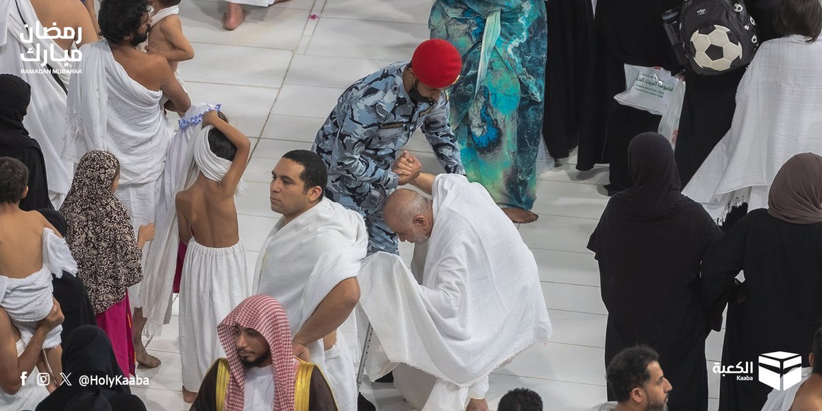HolyKaaba's tweet photo. Security staff members experience the magnificence of time and location during the holy month of Ramadan and work nonstop to assist and arrange the flow of pilgrims to the Sacred House of Allah.
#HolyKaaba 🕋
#holyRamadan
#MonthofKindness https://t.co/Qf3cBwR5hA