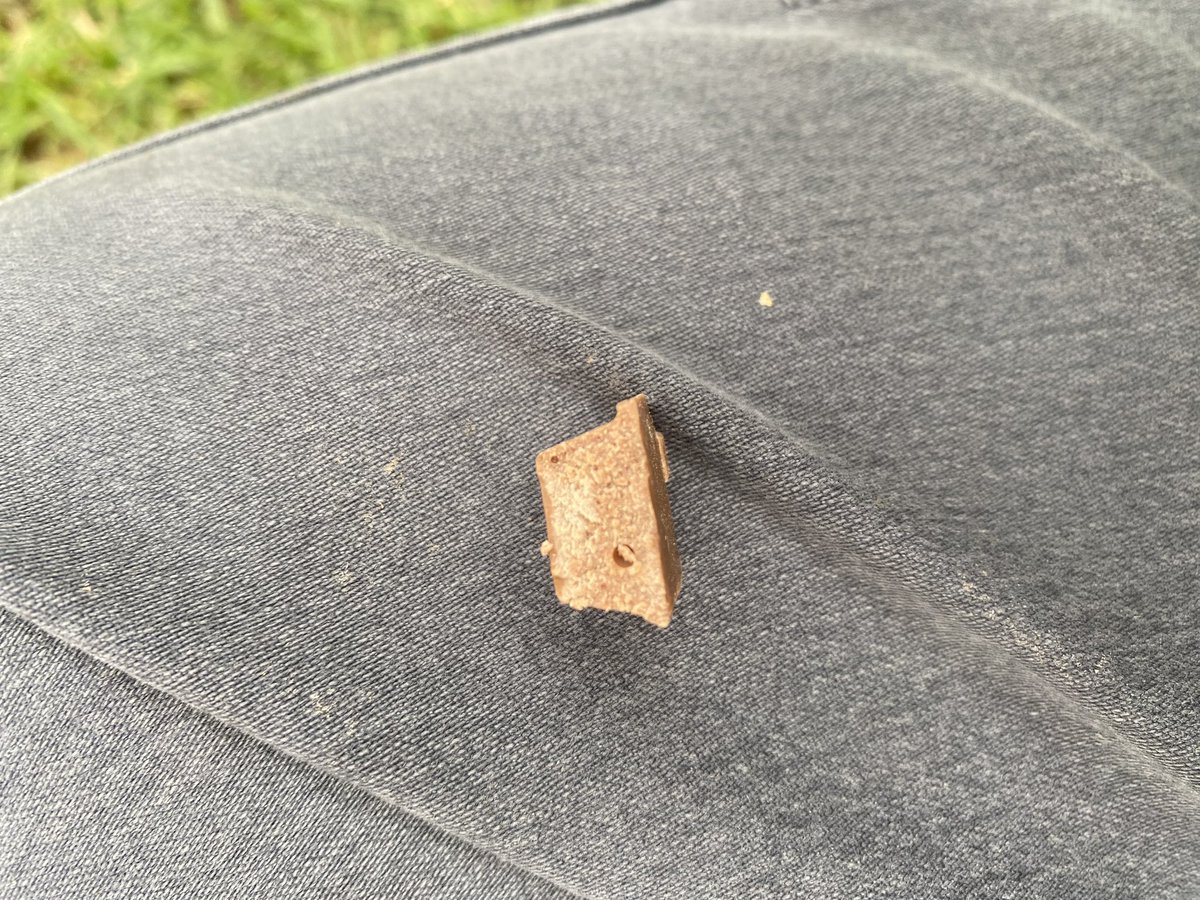 _Dying_alone_'s tweet photo. @KITKAT hi this kit kats have no inside https://t.co/7ksr7XMtmA