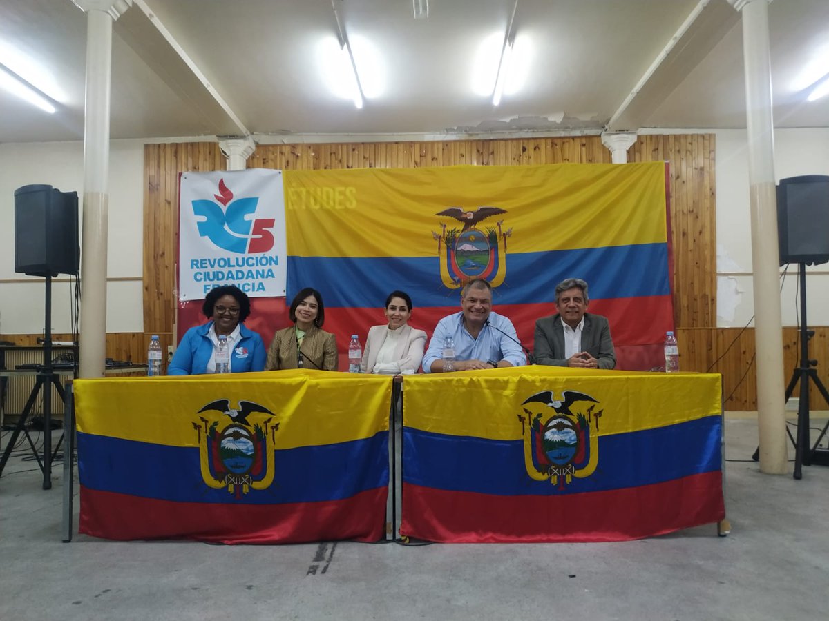 #LuisaEnEuropa

Con el corazón llenito de emoción después del encuentro de <a href="/LuisaGonzalezEc/">Luisa González</a> y <a href="/MashiRafael/">Rafael Correa</a> con nuestras hermanas y hermanos migrantes en París. 

¡Gracias por acompañarnos!

Próxima parada: Milán