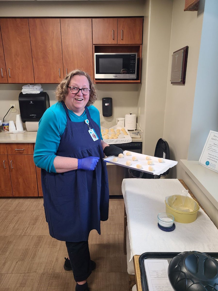 It's been a great day at Valley Hospice Mary Jane Brooks Care Center North! Volunteer, Stephanie Davis, got to try out our brand new cookie oven! She baked delicious cookies for families and visitors to enjoy!