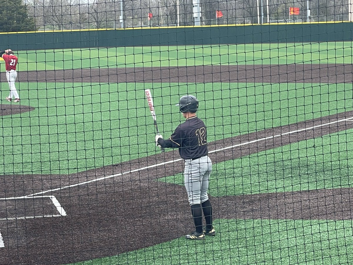 Frontenac alum Logan Myers leading off for the Hornets today against Pitt State! 

He’s also starting at Shortstop.

A nice little homecoming for the former Raider!