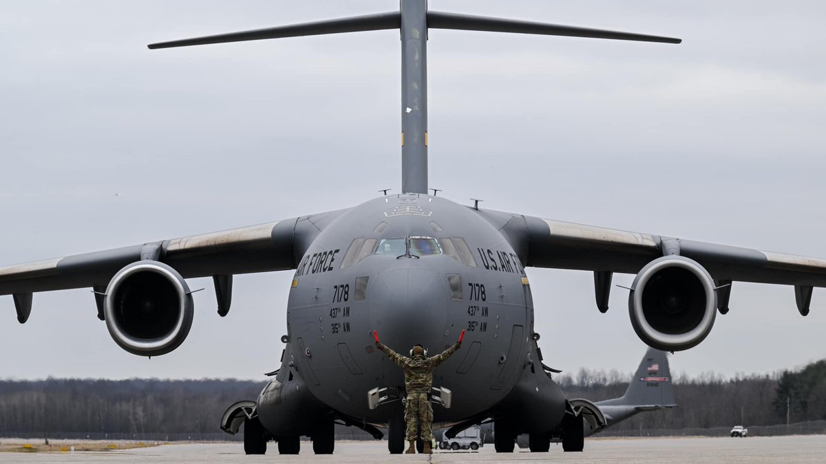 The C-17 is capable of rapid strategic delivery of troops and all types of cargo to main operating bases or directly to forward bases in the deployment area. #ReserveReady #ReserveTransform #ReserveCitizenAirmen 📷: Staff Sgt. Christina Russo