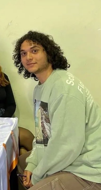 aga sitenin derinliklerinde algoritmayı bozmak için bir grup bilim insanı raskolsikovla baselin genlerini birleştirip yeni bir tür yaratıyo