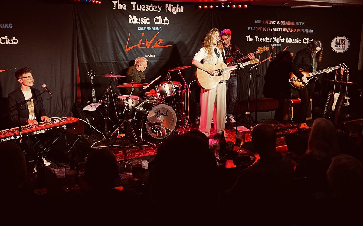 There’s not an inch to move… no wonder when you have such a fabulous band playing, led by the equally fabulous Hollie Rogers…