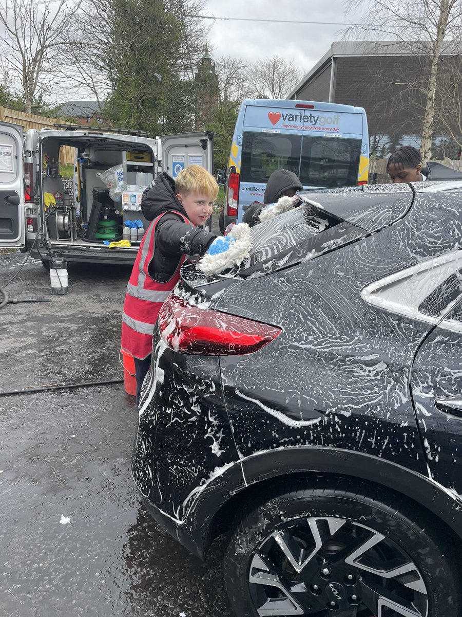 Our P7s had a fabulous day washing staff cars! 🚗🚙 supported by brilliant pupils from @ClevedenSec42 @carvaletglasgow @sarah_fare Such a worthwhile opportunity for all involved. Thank you for visiting us 💜⭐️👏 Mr M, Mr BK and Miss B are loving their squeaky clean cars!
