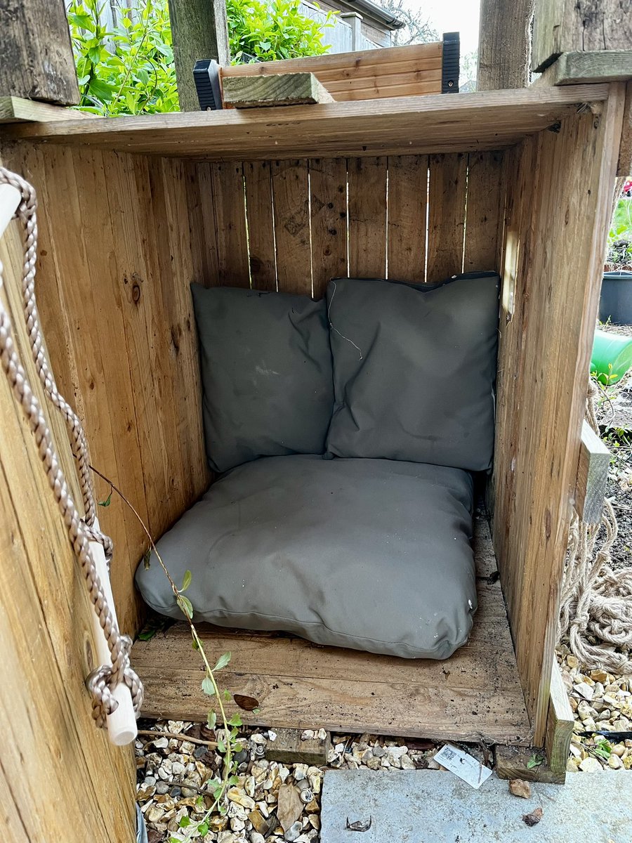 coxy_gj's tweet photo. I got distracted in the garden again… fort and club house - reclaimed and up-cycled. Ready for the kids birthdays next week! #fort #climbingframe #childrenstoy #garden #upcycled #reucked #wood #packcrate #loftladder #clubhouse
https://t.co/O33q6t4NmR https://t.co/Q9nfqedFam