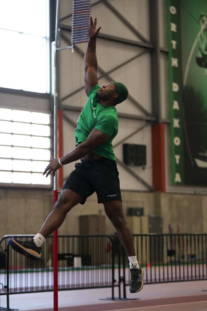 UNDfootball's tweet photo. Getting vertical π°
#UNDproud | #UNDProDay https://t.co/xyb6qPUEE1