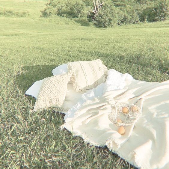 a peaceful cottage life;