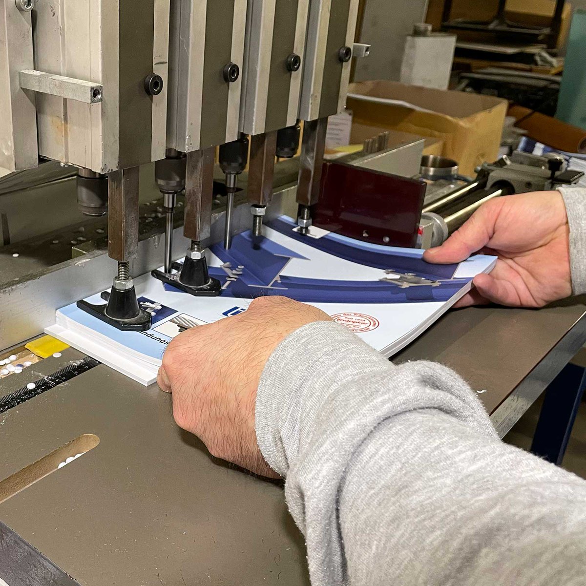hartandclough's tweet image. No more hole-punch woes! 🥳 Our drilling machine ensures perfect placement for flawless ring binders. ✨#PrintingExpertise #QualityControl #PresentationReady